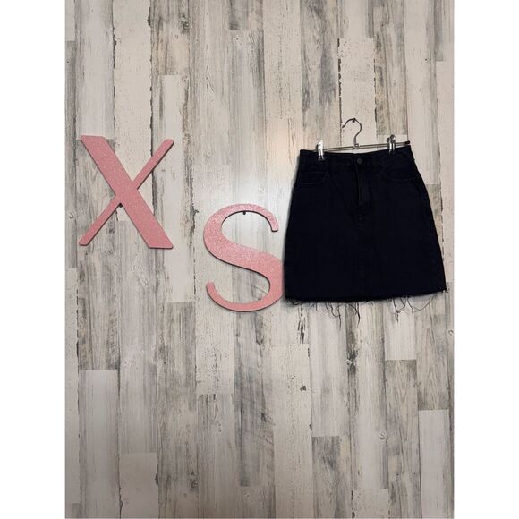 Hollister black denim ULTRA HIGH-RISE SKIRT 100%COTTON size 00 - Picture 1 of 6